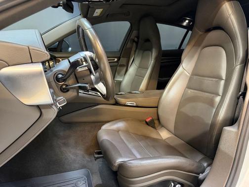 2018 Porsche Panamera 4