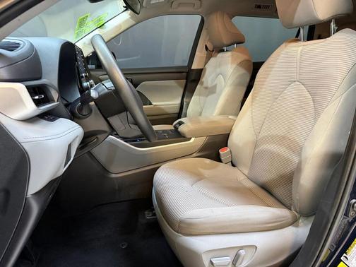 2022 Toyota Highlander L