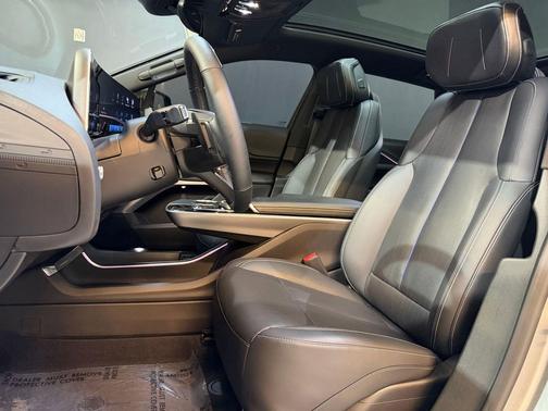 Argent Silver Metallic 2024 Cadillac LYRIQ Sport
