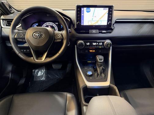 White 2022 Toyota RAV4 Hybrid SE