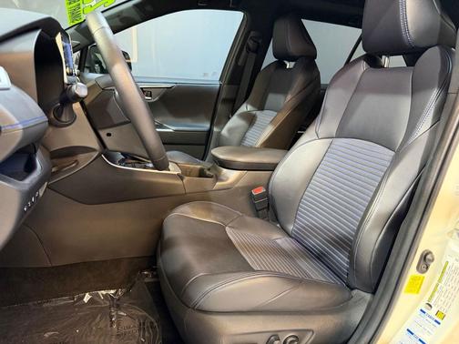 White 2022 Toyota RAV4 Hybrid SE