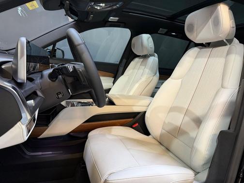 2026 Cadillac VISTIQ Luxury