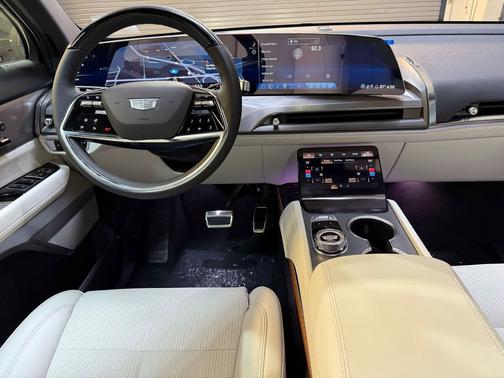 2026 Cadillac VISTIQ Luxury