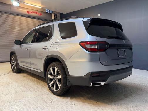 Silver 2025 Honda Pilot Touring 8-Passenger