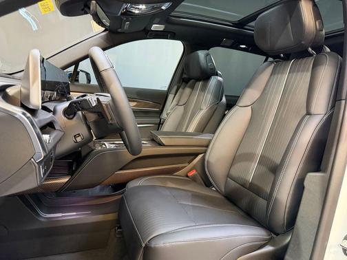 Vibrant White Tricoat 2026 Cadillac VISTIQ Sport