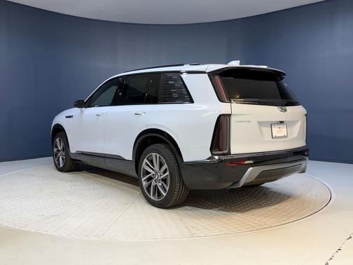 Vibrant White Tricoat 2026 Cadillac VISTIQ Sport