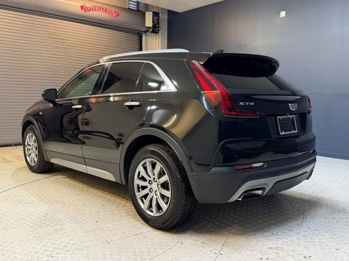 Stellar Black Metallic 2019 Cadillac XT4 Premium Luxury