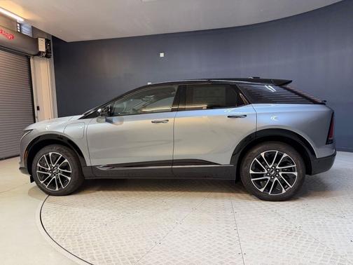 Argent Silver Metallic 2026 Cadillac OPTIQ Sport