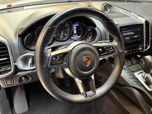 2018 Porsche Cayenne Platinum Edition
