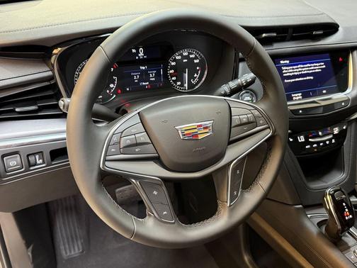 2025 Cadillac XT5 Luxury