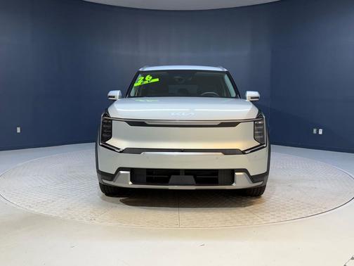 Ivory Silver 2026 Kia EV9 Wind