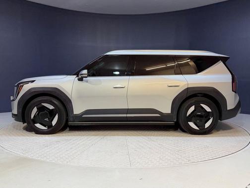 Ivory Silver 2026 Kia EV9 Wind