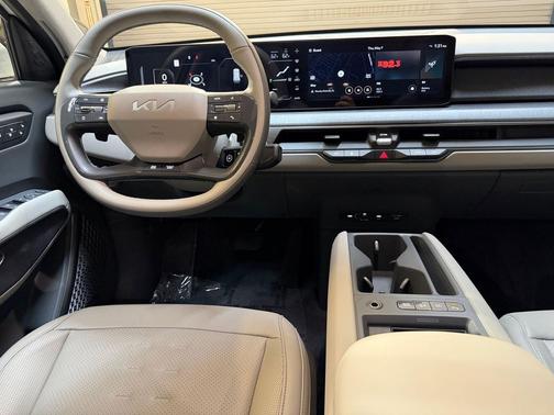Ivory Silver 2026 Kia EV9 Wind
