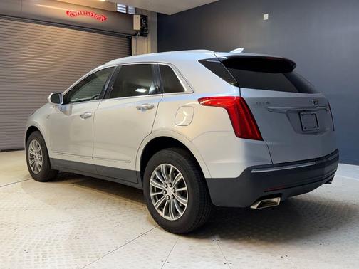 Radiant Silver Metallic 2018 Cadillac XT5 Luxury