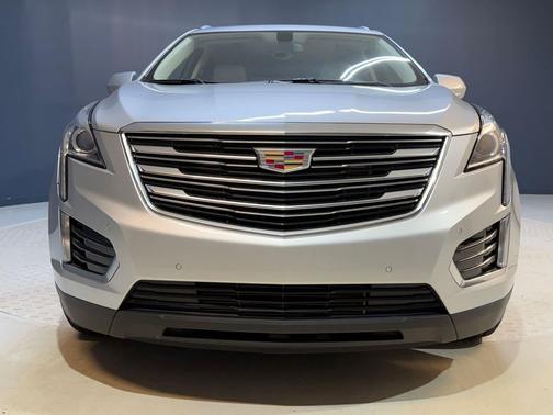 Radiant Silver Metallic 2018 Cadillac XT5 Luxury
