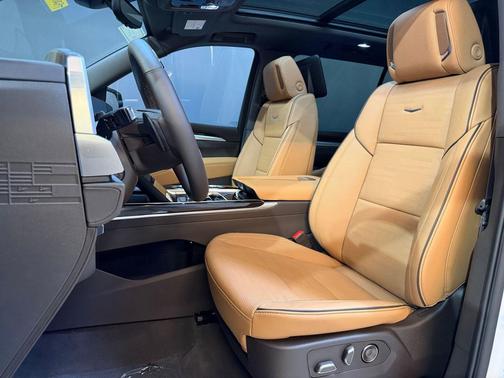 Vibrant White Tricoat 2026 Cadillac Escalade ESV Luxury