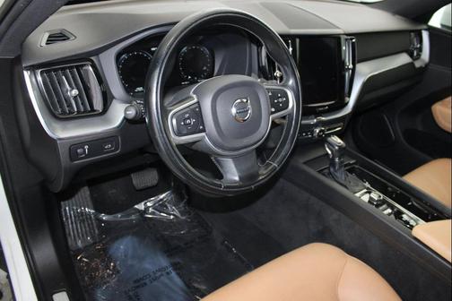 2020 Volvo XC60 T5 Momentum