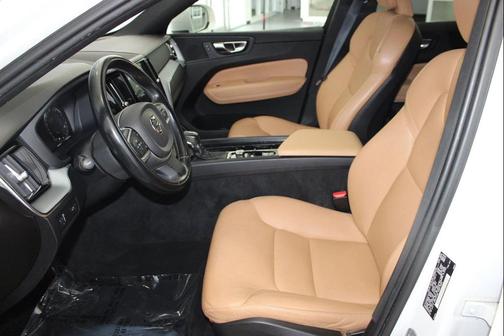 2020 Volvo XC60 T5 Momentum
