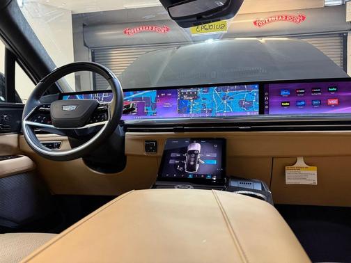 2025 Cadillac Escalade IQ Sport 2