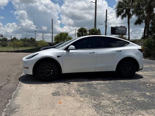 White 2023 Tesla Model Y RWD