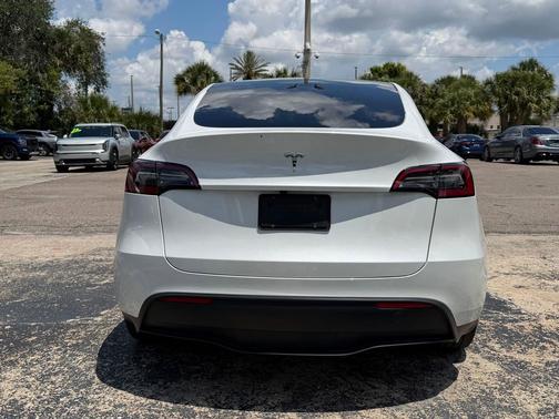 White 2023 Tesla Model Y RWD