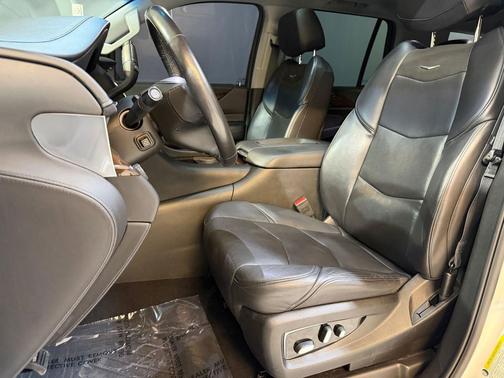Crystal White Tricoat 2018 Cadillac Escalade Luxury