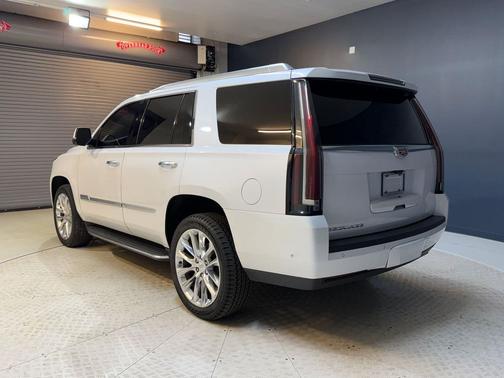 Crystal White Tricoat 2018 Cadillac Escalade Luxury