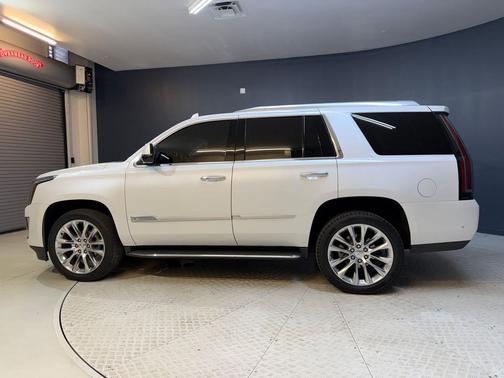 Crystal White Tricoat 2018 Cadillac Escalade Luxury