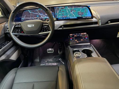 Argent Silver Metallic 2026 Cadillac VISTIQ Sport