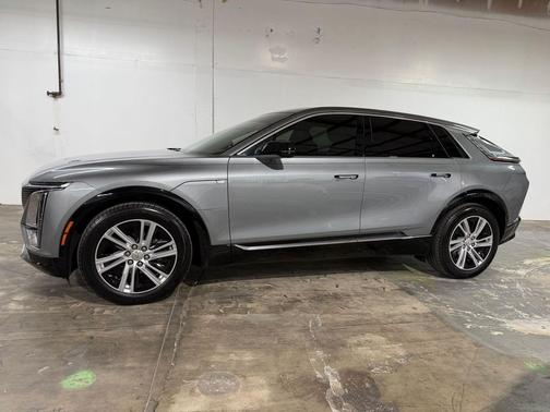 Argent Silver Metallic 2024 Cadillac LYRIQ Tech