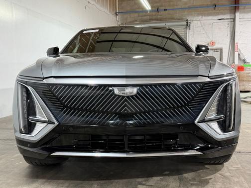 Argent Silver Metallic 2024 Cadillac LYRIQ Tech
