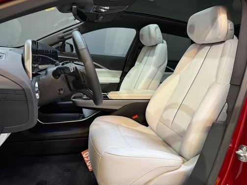 2025 Cadillac LYRIQ Sport