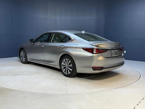 2020 Lexus ES 300h Base