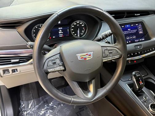 2023 Cadillac XT4 Luxury