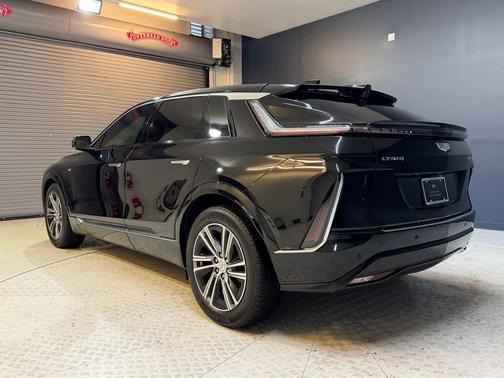 Stellar Black Metallic 2024 Cadillac LYRIQ Luxury