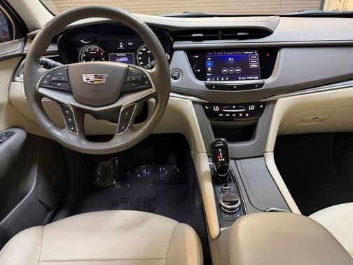 Shadow Metallic 2020 Cadillac XT5 Premium Luxury