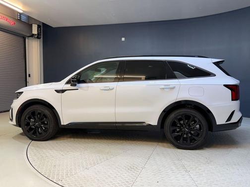 Glacial White Pearl 2023 Kia Sorento SX