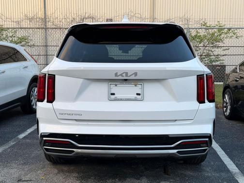 Glacial White Pearl 2023 Kia Sorento SX