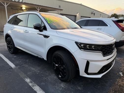 Glacial White Pearl 2023 Kia Sorento SX
