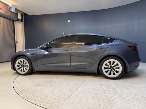 Silver 2022 Tesla Model 3 Standard Range