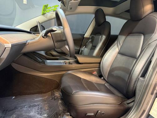 Silver 2022 Tesla Model 3 Standard Range