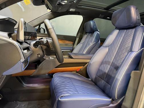 2026 Cadillac VISTIQ Premium Luxury