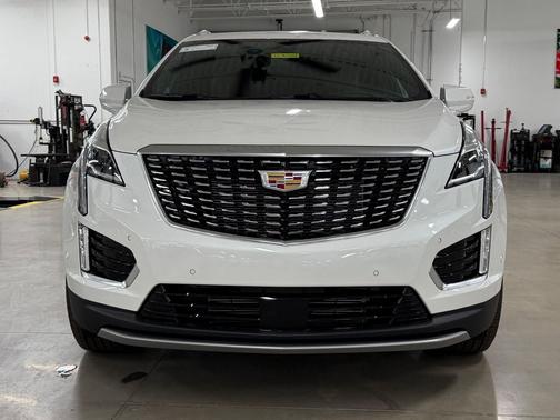 Crystal White Tricoat 2026 Cadillac XT5 Premium Luxury