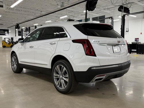 Crystal White Tricoat 2026 Cadillac XT5 Premium Luxury