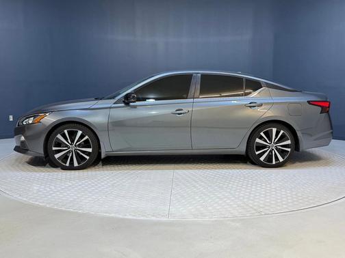 2020 Nissan Altima SR FWD