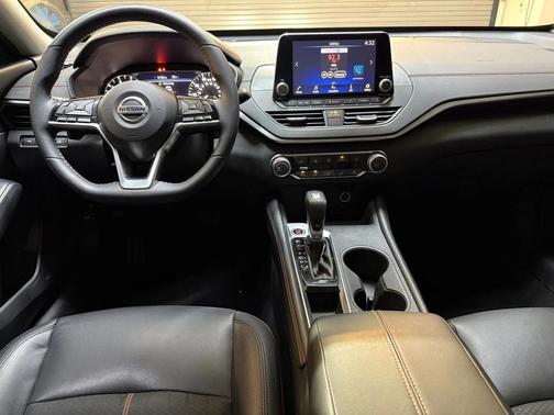 2020 Nissan Altima SR FWD