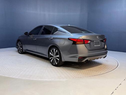 2020 Nissan Altima SR FWD