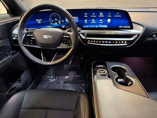 Stellar Black Metallic 2024 Cadillac LYRIQ Luxury