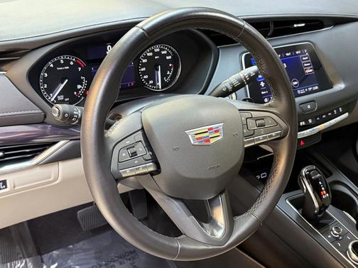 2023 Cadillac XT4 Luxury