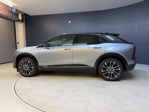 Argent Silver Metallic 2026 Cadillac OPTIQ Sport
